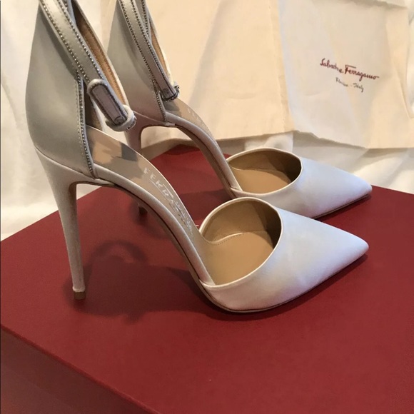 ⚡️SUPER SALE⚡️Salvatore Ferragamo Pumps MSRP $1075 - Picture 3 of 8